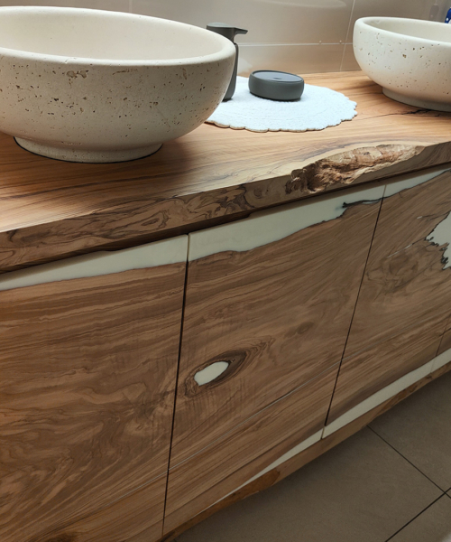 mobile bagno legno e resina