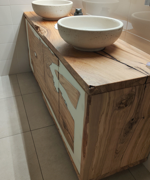 mobile bagno legno e resina