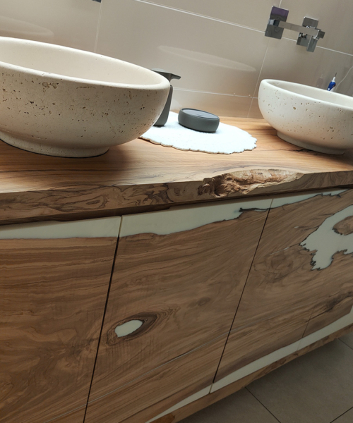 mobile bagno legno e resina