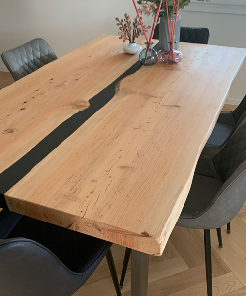 Tavolo in legno e resina