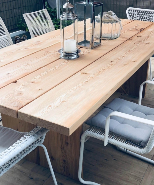 Tavolo assemblato in legno di Larice