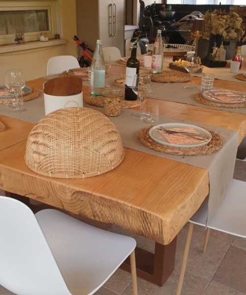 Tavolo in legno di cedro