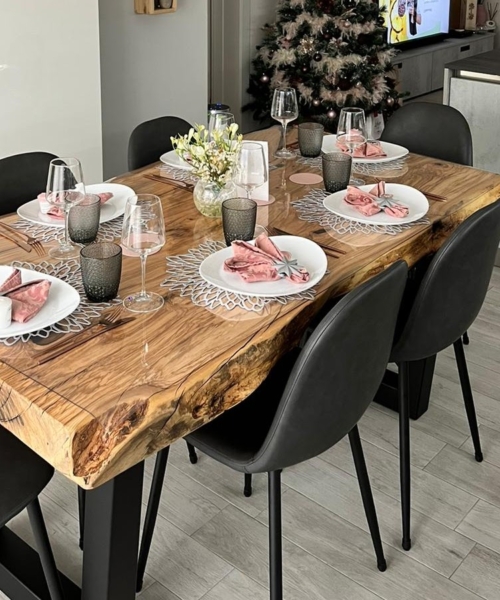 Tavolo in legno di Olivo